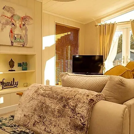 Hollicarrs - Cherry Blossom Hotel 5*